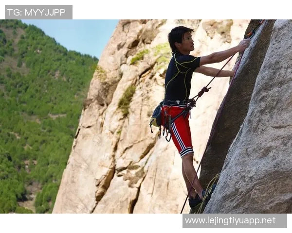 运动攀岩焦点南京攀岩队战术分析与发展策略探讨 运动攀岩焦点南京攀岩队战术分析与发展策略探讨