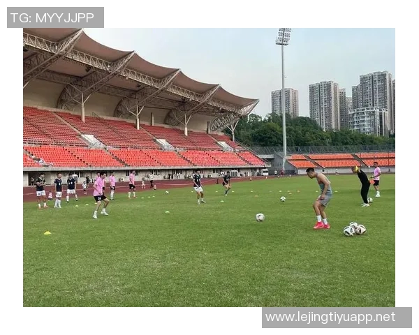 成都足球队力量变革引发热议球迷期待新篇章